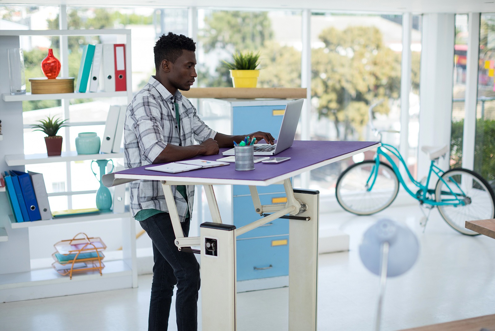 Standing office desk